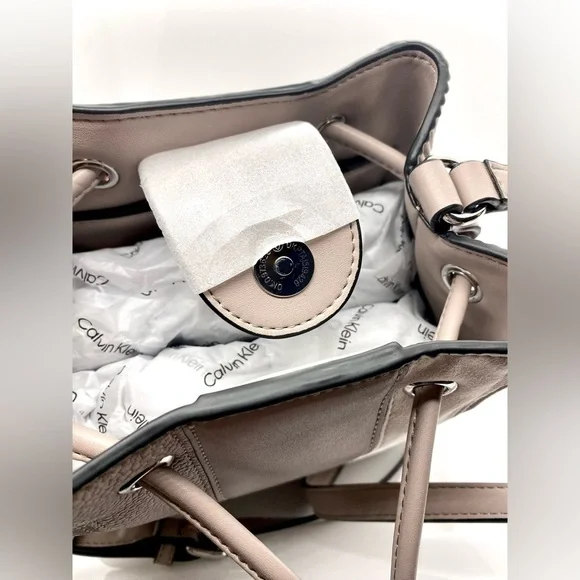 Calvin Klein Faux Leather Bucket Patch Work Bag Crossbody Nude Gabrianna Hobo - Picture 8 of 10